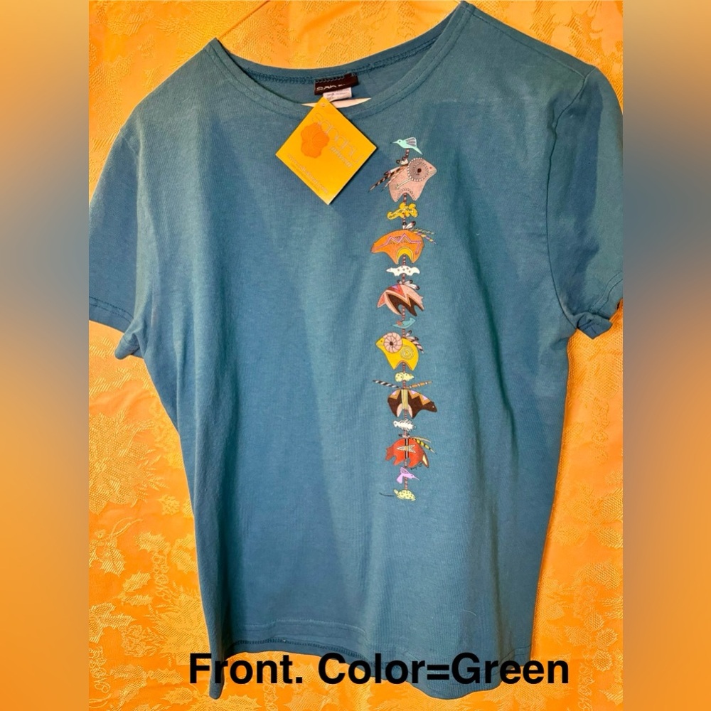 NWT - SABAKU ARTWEAR Short-sleeved green tee with an handpainted animal design.